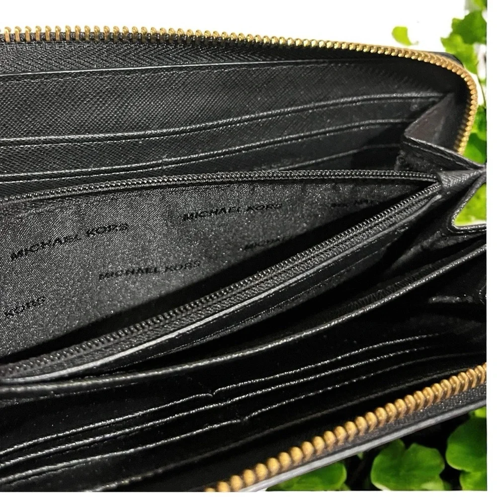 Michael Kors Black Pebbled Leather Mercer Zip Around Continental Wallet EUC - Picture 9 of 9